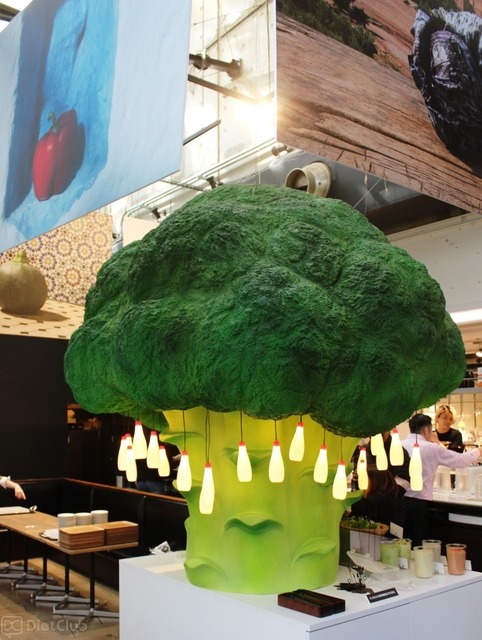 巨大なブロッコリーをイメージした「ブロッツリー」