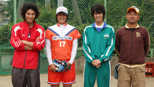 『ソフトボーイ』（左から）賀来賢人、上野由岐子、永山絢斗、豊島圭介監督