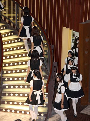 次から次へとメイドが登場！