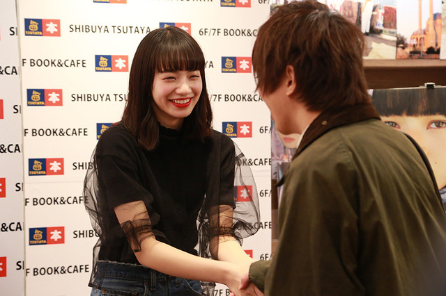 小松菜奈／1st写真集「Trabzon」発売記念イベント