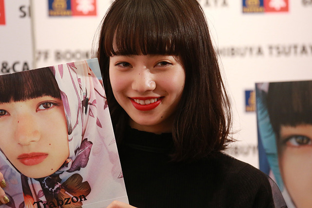 小松菜奈／1st写真集「Trabzon」発売記念イベント