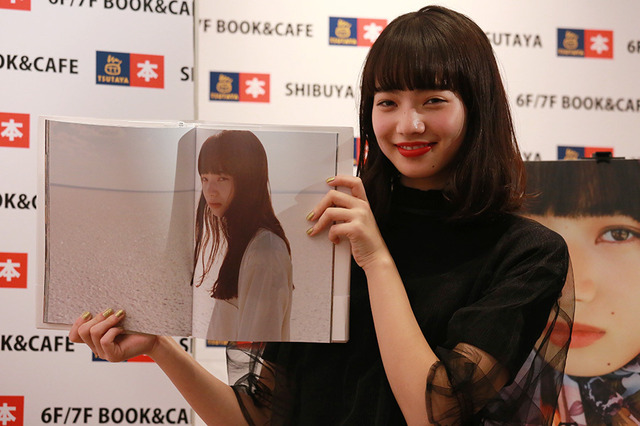 小松菜奈／1st写真集「Trabzon」発売記念イベント