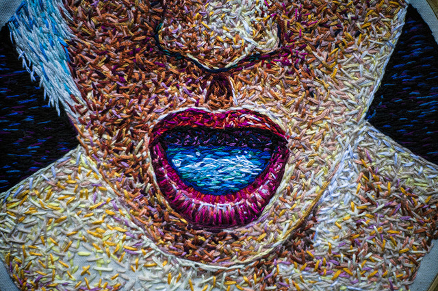 マスクやラケットに愛らしい刺繍。写真家でありデザイナー、VJの顔も持つアフリカ人女性アーティスト
