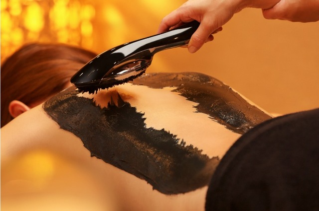 門外不出の原料、イタリア・モンテカティーニのクレイを使ったボディパック