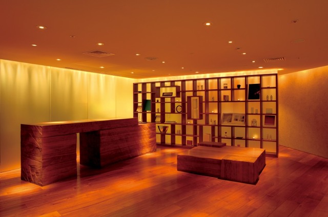 東京・六本木「グランド ハイアット 東京」の「Nagomiスパ アンド フィットネス」フロント