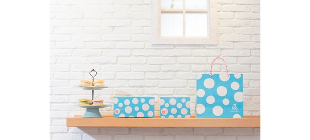 表参道の生ブッセ専門店「anovan（アノヴァン）」 水色とホワイトの水玉模様がアイコニックなパッケージ