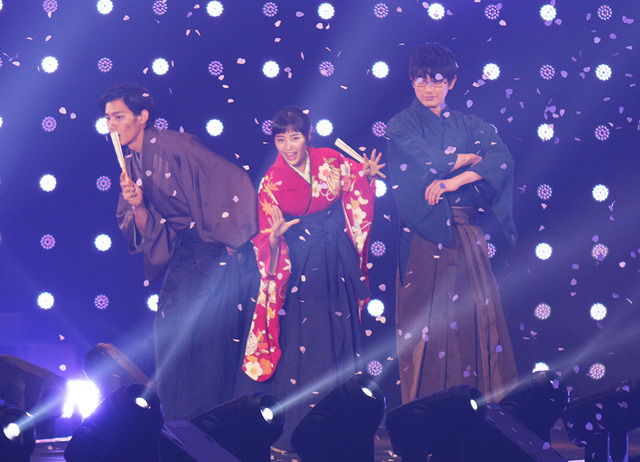 広瀬すず＆野村周平＆真剣佑『ちはやふる』-(C)TOKYO GIRLS COLLECTION　2016 S／S