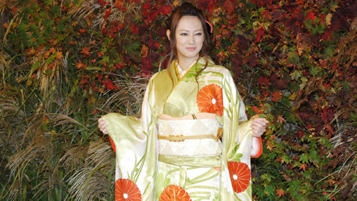 美しい着物姿を披露！