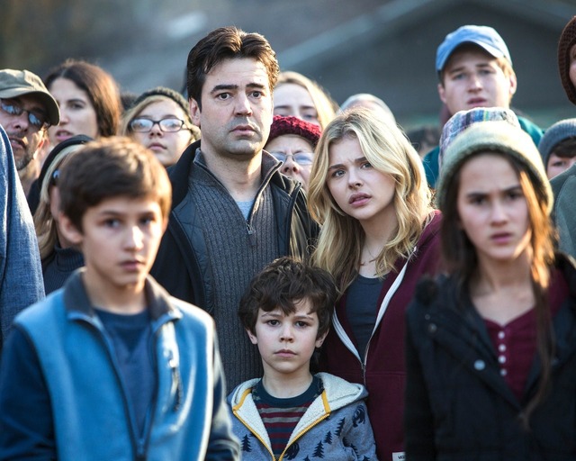 『フィフス・ウェイブ』場面写真（この中にも“アザーズ”が!?）