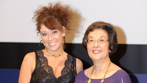 字幕翻訳コンクール授賞式に出席した戸田奈津子とLiLiCo