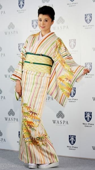 藤原紀香の全身ショット