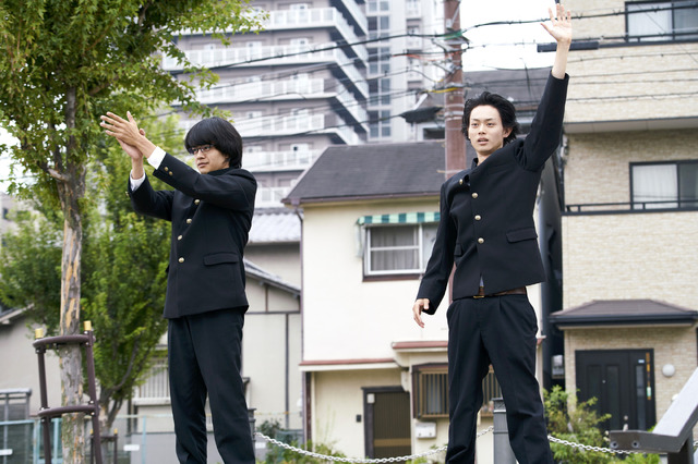 スタンディングオベーション／『セトウツミ』　(C)此元和津也（別冊少年チャンピオン）2013　　(C)2016映画「セトウツミ」製作委員会