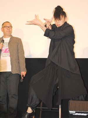 キレのある華麗な舞いで「忍」を表現