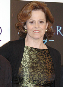 グレース博士役のシガニー・ウィーバー