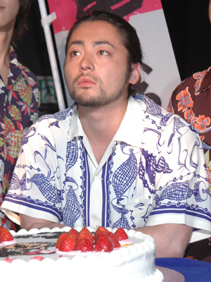 ケーキを前にしてもローテンションボーイ