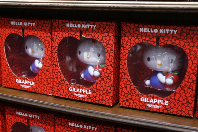 ギラップルを持ったノーマルフェイスのハローキティ