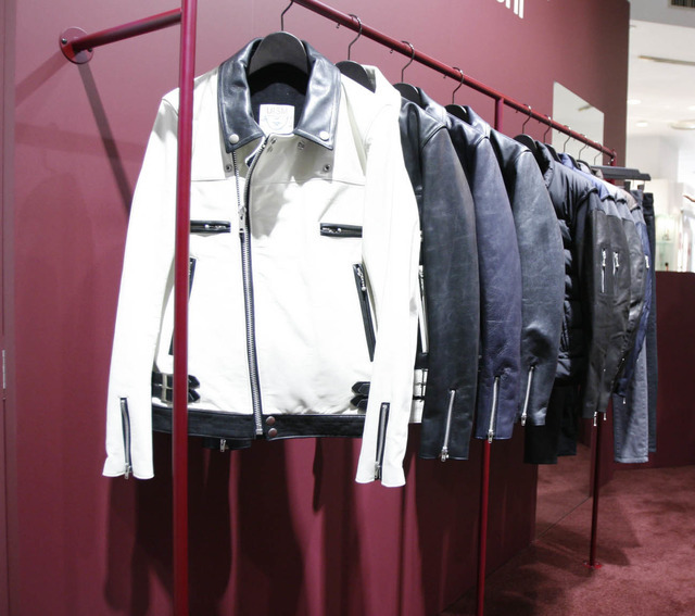 伊勢丹限定で販売されるメンズのレザーブルゾン