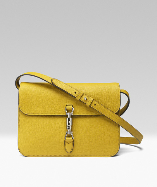 ショルダーバッグ（カーフ、25万9,000円）