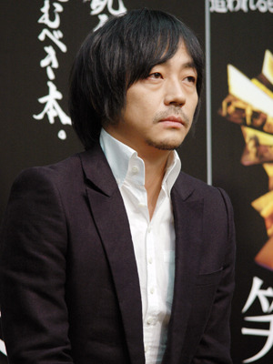 『笑う警官』公式会見