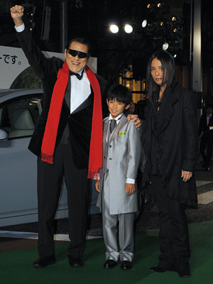 （左より）アントニオ猪木、林凌雅、辻仁成監督（『ACACIA』）