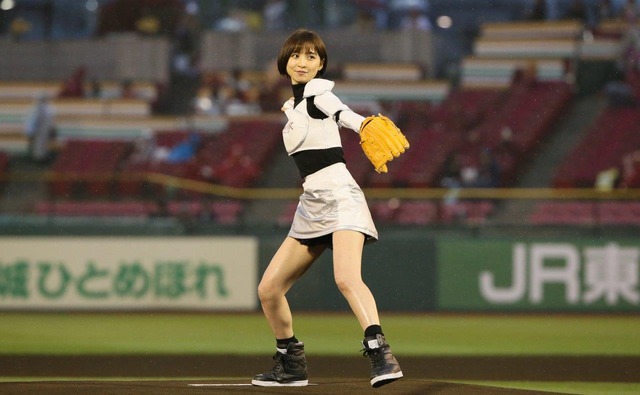 篠田麻里子 オリックス・バファローズ戦始球式