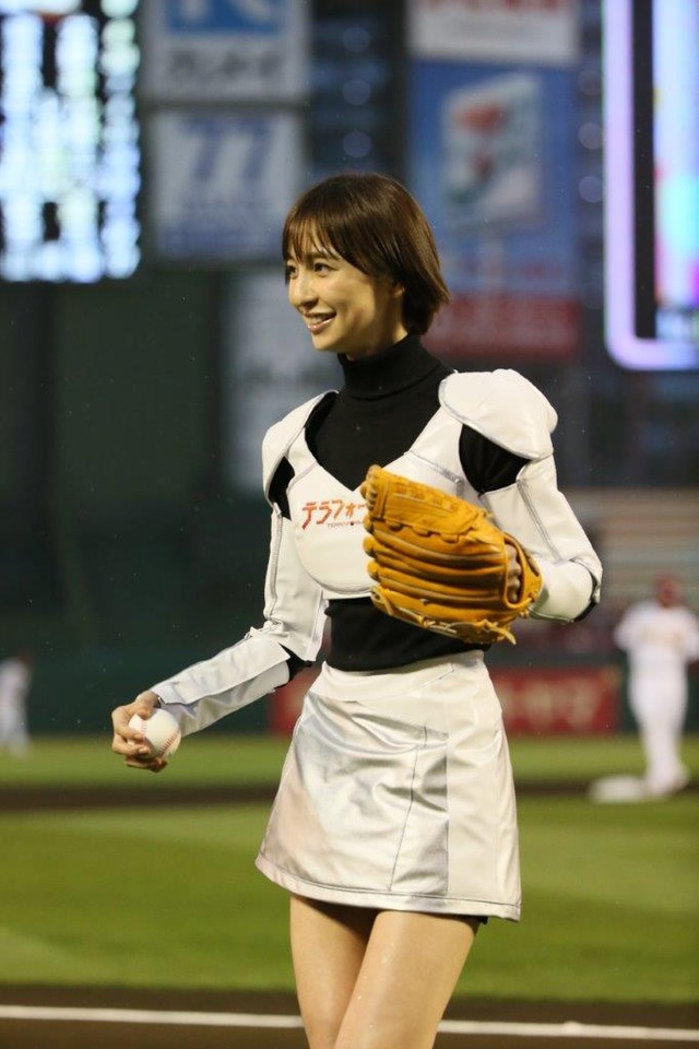 篠田麻里子 オリックス・バファローズ戦始球式