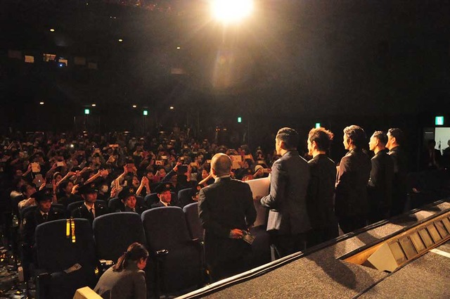 『日本で一番悪い奴ら』完成披露試写会