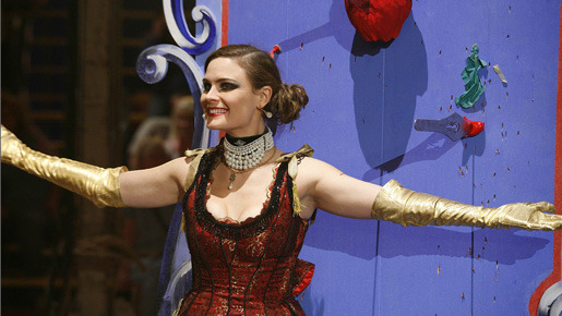 サーカス団に潜入捜査も！