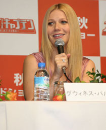 『スカイキャプテン　ワールド・オブ・トゥモロー』ジュード・ロウ、グウィネス・パルトロウ、ケリー・コンラン監督来日記者会見　サブ２