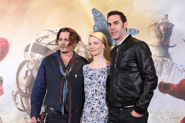 ジョニー・デップ＆ミア・ワシコウスカ＆サシャ・バロン・コーエン『アリス・イン・ワンダーランド／時間の旅』記者会見@ロンドン