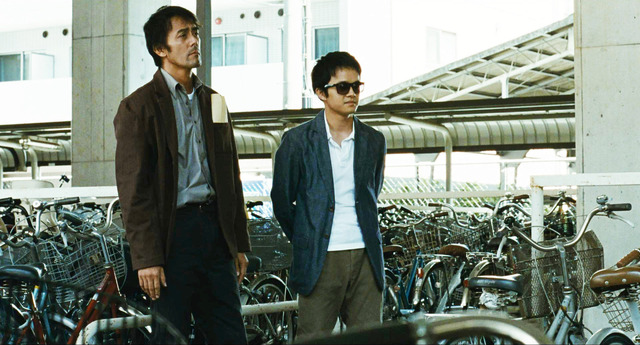 阿部寛×池松壮亮／『海よりもまだ深く』（C）2016 フジテレビジョン バンダイビジュアル AOI Pro. ギャガ