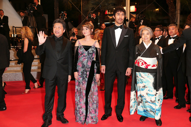『海よりもまだ深く』inカンヌ国際映画祭レッドカーペット（C）2016 フジテレビジョン バンダイビジュアル AOI Pro. ギャガ