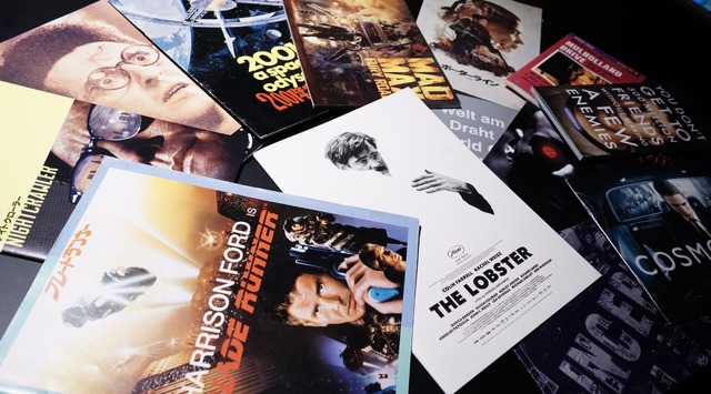 店内には、チラシで最新映画情報もチェックできる