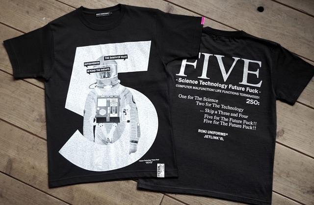 店内には、映画関連グッズも販売されている