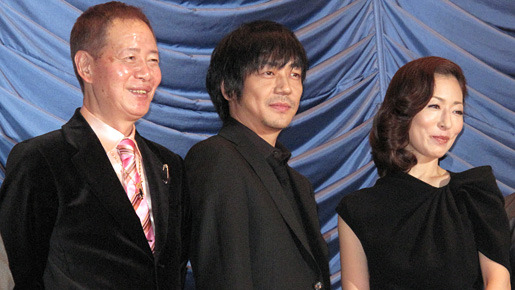 『笑う警官』初日舞台挨拶（左から）角川春樹監督、大森南朋、松雪泰子　（photo：Yoko Saito）