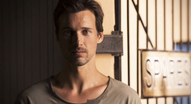 フロリアン・ダーヴィト・フィッツ - (C) 2016 Warner Bros. Ent.