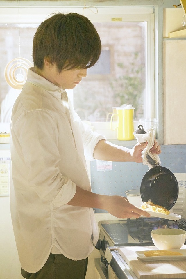 さわやか料理男子／『植物図鑑 運命の恋、ひろいました』（C）2016「植物図鑑」製作委員会