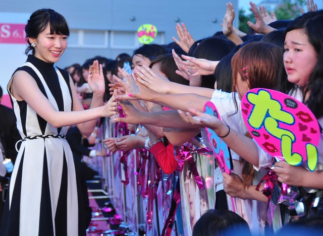 飯豊まりえ／『MARS～ただ、君を愛してる～』ピンクカーペット