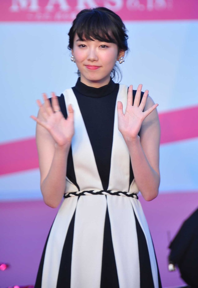 飯豊まりえ／『MARS～ただ、君を愛してる～』ピンクカーペット