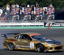 『ワイルド・スピードX3 TOKYO DRIFT』ドリフト・デモンストレーション＆北川景子、土屋圭市記者会見サブ２