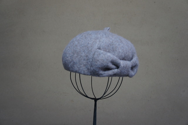 「evo-see」（帽子）