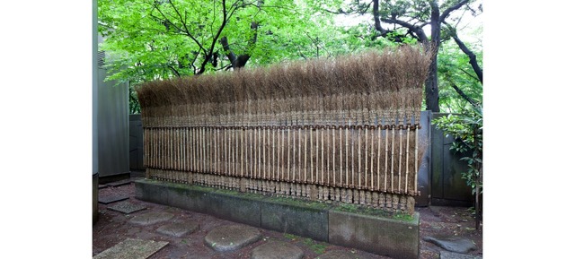 杉本博司「アートのほうき かえりな垣」 2012 年／竹、その他／撮影および （c） Hiroshi Sugimoto Studio