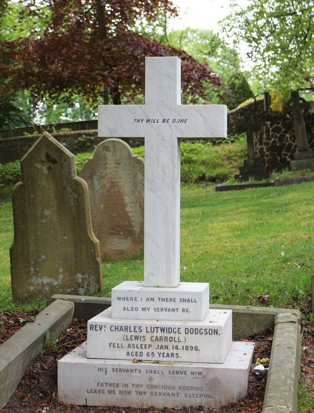 ルイス・キャロルが眠るマウント墓地／アリスのはじまりを紐解く旅＜ギルフォード編＞