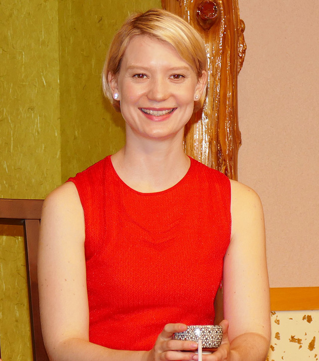 ミア・ワシコウスカ／『アリス・イン・ワンダーランド／時間の旅』“お茶”会見