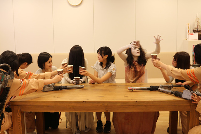 女子会を始める貞子＆伽椰子＆ゴーストバスターズとシネマカフェ編集部