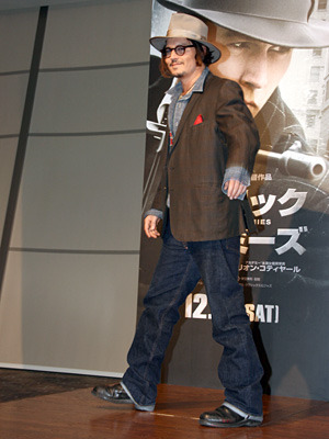 「毎回違う役を自分のものにしていくのが喜び」と語る