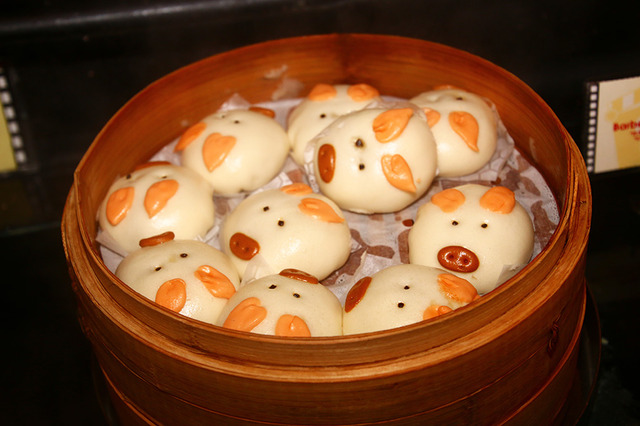 「ディズニー・ハリウッド・ホテル」の「シェフ・ミッキー」(C) Disney (C) Disney/Lucasfilm Ltd. (C) & TM Lucasfilm Ltd.