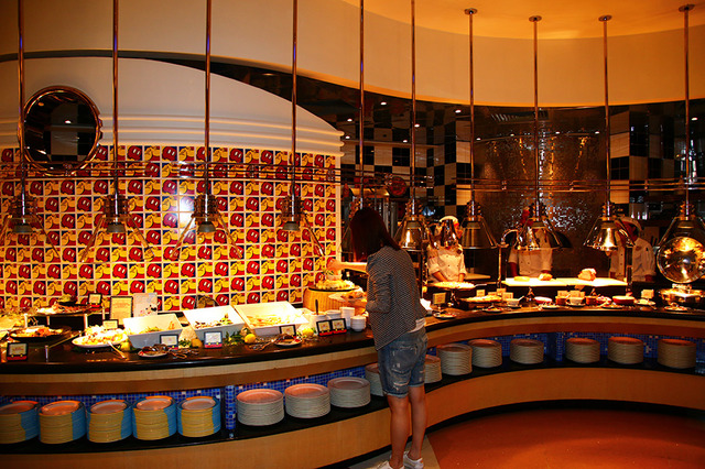 「ディズニー・ハリウッド・ホテル」の「シェフ・ミッキー」(C) Disney (C) Disney/Lucasfilm Ltd. (C) & TM Lucasfilm Ltd.