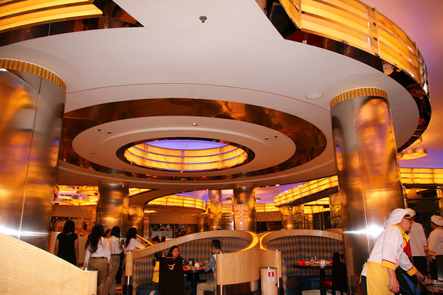 「ディズニー・ハリウッド・ホテル」の「シェフ・ミッキー」(C) Disney (C) Disney/Lucasfilm Ltd. (C) & TM Lucasfilm Ltd.