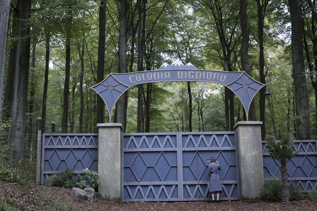 『コロニア』　(C)2015 MAJESTIC FILMPRODUKTION GMBH/IRIS PRODUCTIONS S.A./RAT PACK FILMPRODUKTION GMBH/REZOPRODUCTIONS S.A.R.L./FRED FILMS COLONIA LTD.